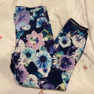 OLD NAVY 🤍 Active Go-Dry Floral Fitted Leggings. Size M